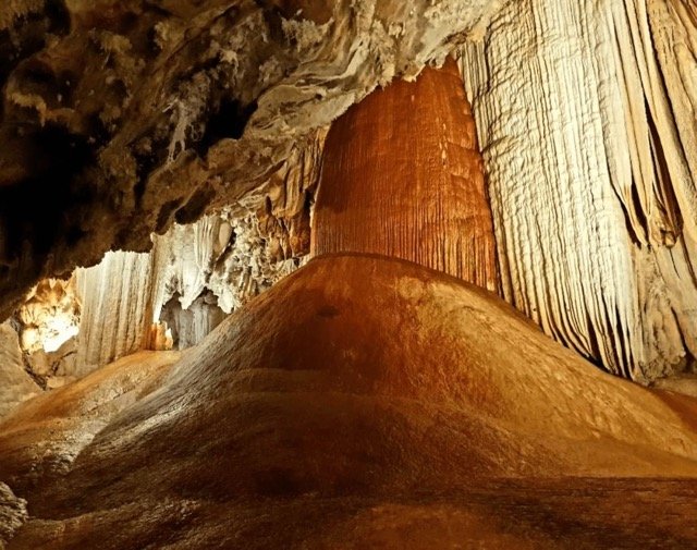 Gruta de las Maravillas formaciones rocosas