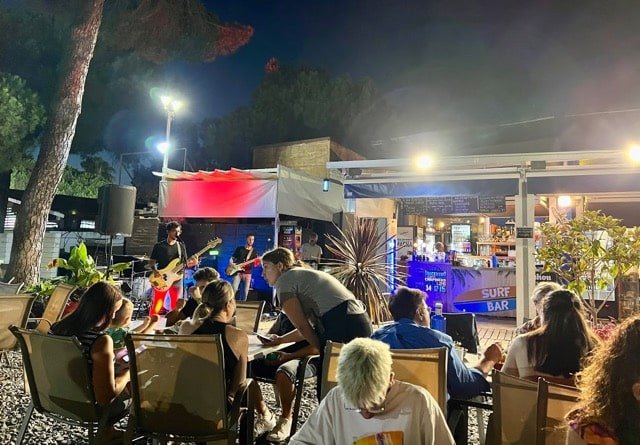 Comer en el Nuevo Portil con actuación