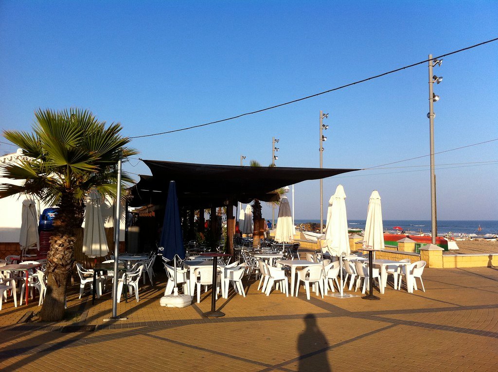 La antilla terraza bar en la playa en barriada pescadores